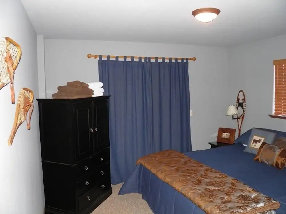 584 Alpine Dr