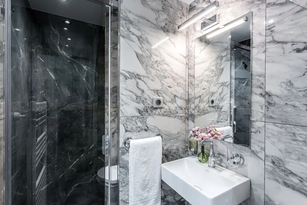 Luxury 3 Bedroom 2 Bathroom Palace Apartment - AC - Louvre