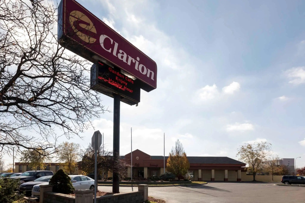Clarion Hotel Detroit Metro Airport