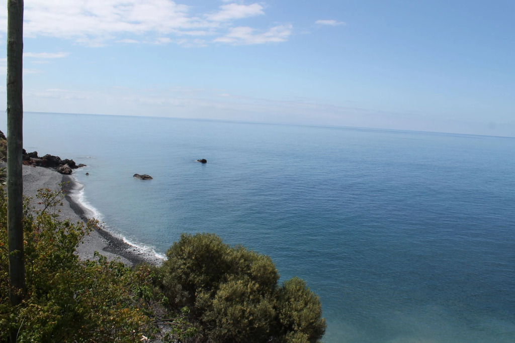 Beachfront cottage in sunny Calheta – the ideal hideaway | Cottage do Mar