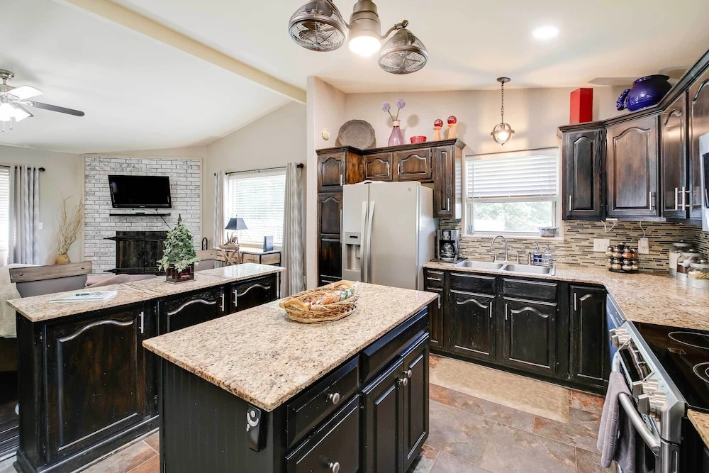 Lakefront Haven Near Oaklawn & Casino Resort!