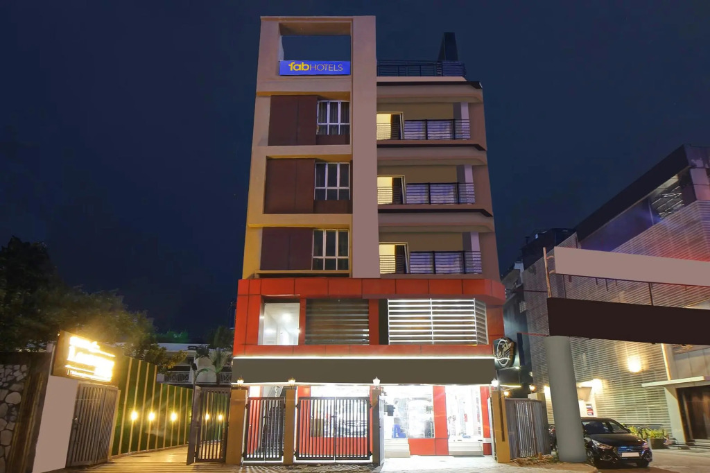FabHotel Lake View Topsia
