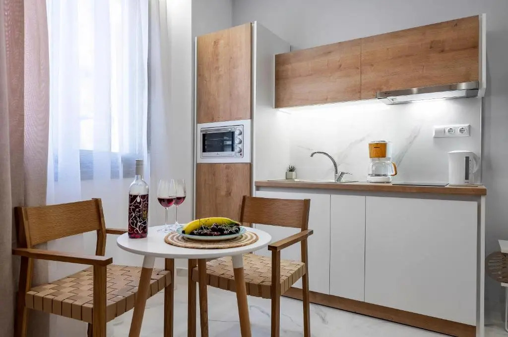 ammos suites