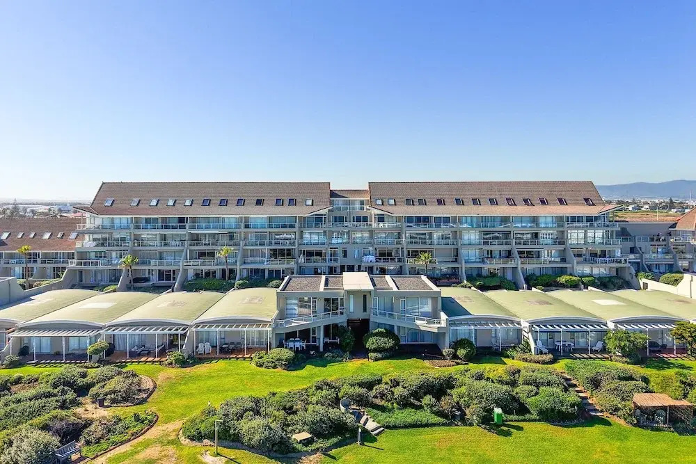 Dolphin Beach H106