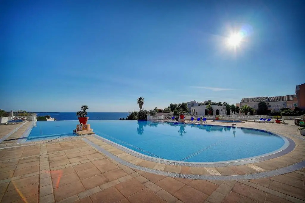 IMMOGROOM - 3 Rooms renovated - Pool - Terrace - Garden - Parking