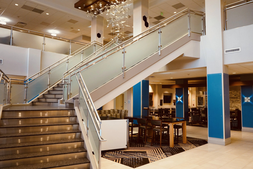 Holiday Inn Express & Suites - Aurora Medical Campus by IHG