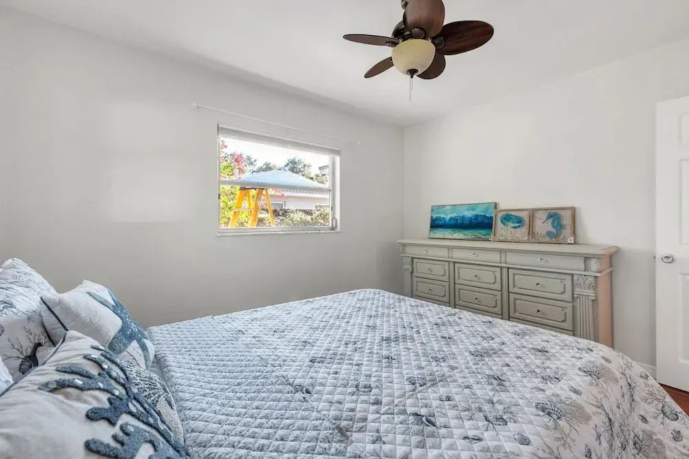 Sunny Retreat In Clearwater 2 Bedroom Home by RedAwning