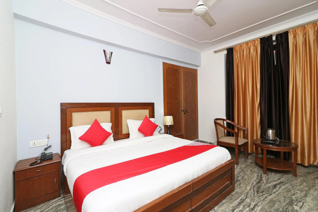 OYO 13843 Moonlight Residency