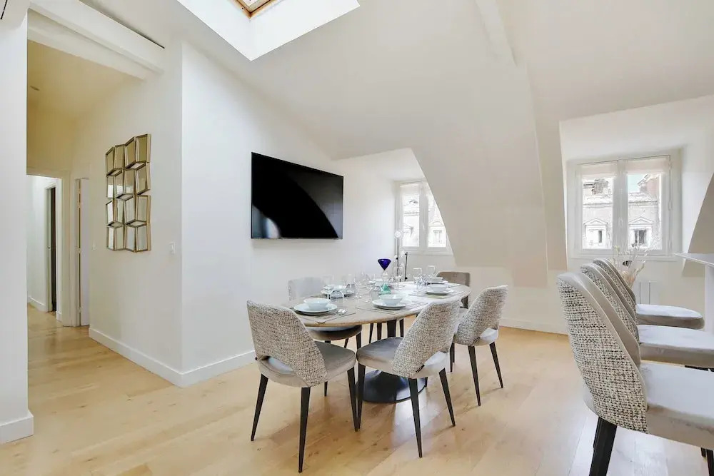 Apt a/c 3br/6p - Saint-lazare/les Champs Elysee