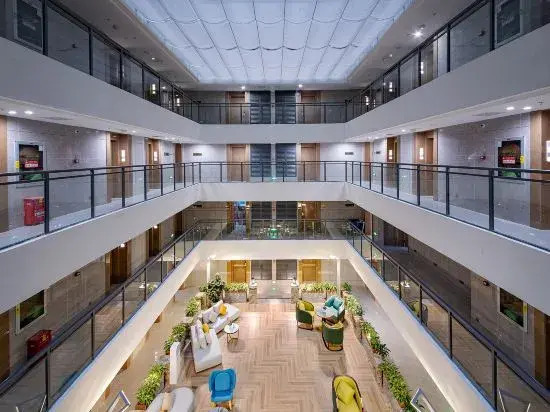 Xingfu Holiday Hotel (Buji Shenzhen East Railway Station Branch)