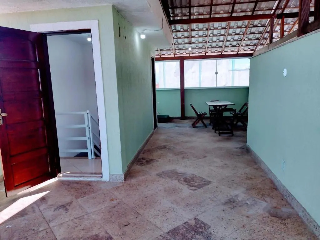 Casa 3 andares a 100 metros de Costa Azul.