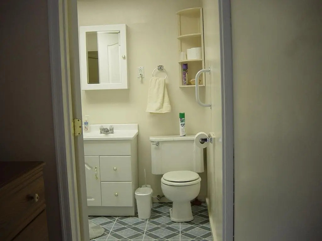 Downtown Log Cabin Hideaway Bed & Breakfast Inn Fairbanks | B&Bs
