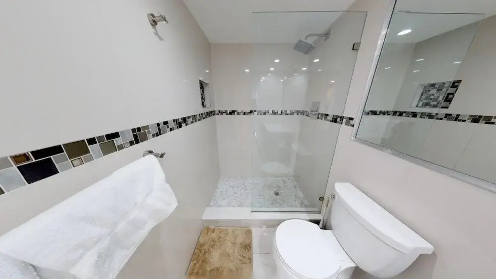 Premium 2 Bedroom +den Apartment Or-202
