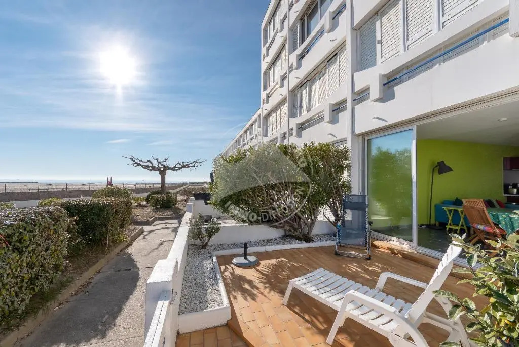 AS21518 - P3 Dans une résidence direct sur la plage avec vue mer et piscine