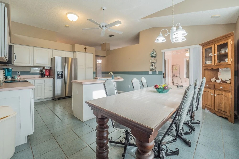 Lopez Lane 1302 by White Pelican VR