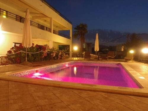 Maca Apartments & Suites with Heated pool near beach 50m