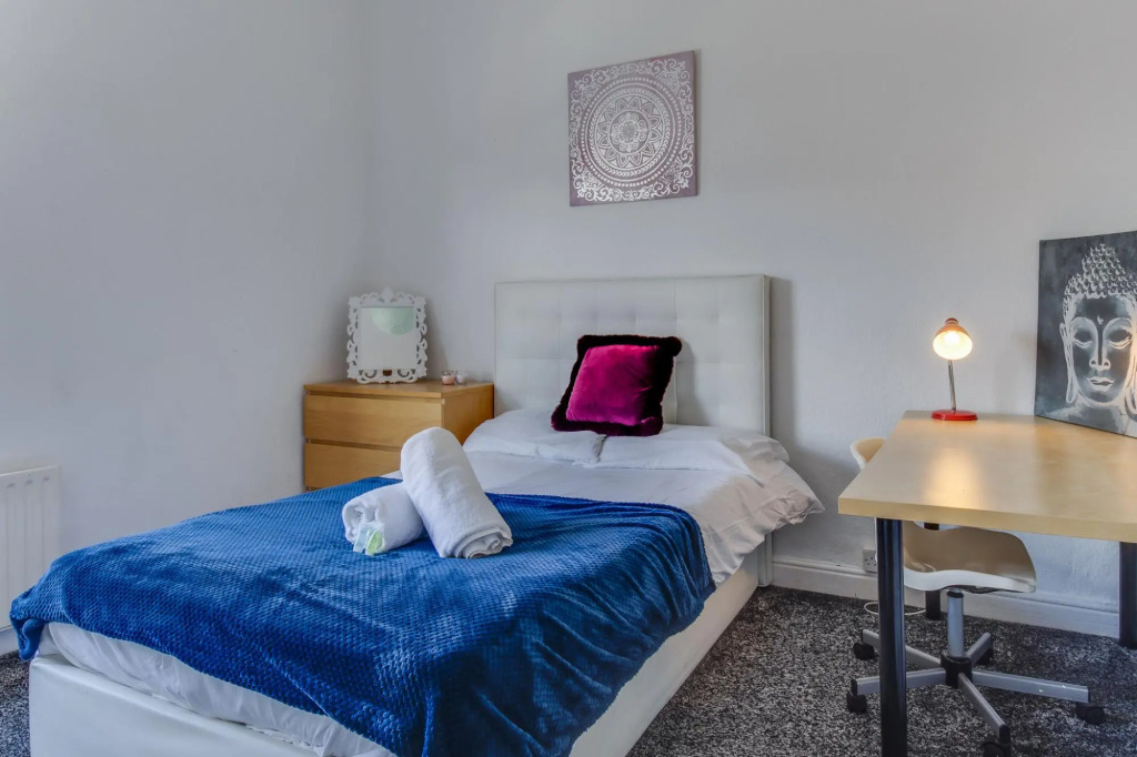 Stayzo House Accommodation- Coventry Free Parking