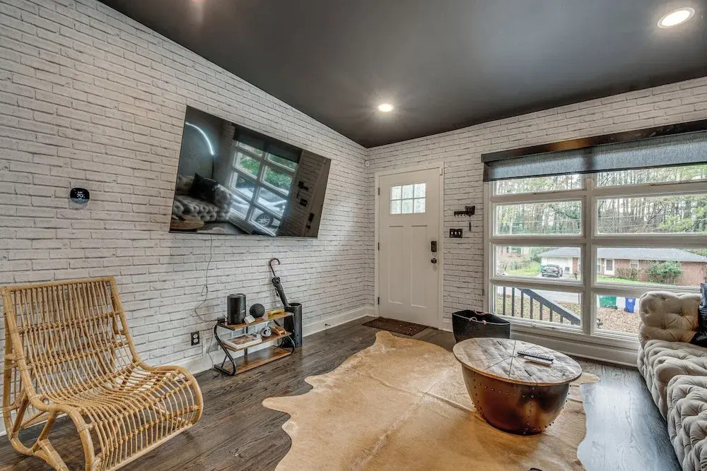 Modern Atlanta Retreat: Private Hot Tub & Yard!