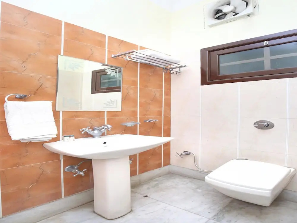 OYO 15347 Dhingra Residency