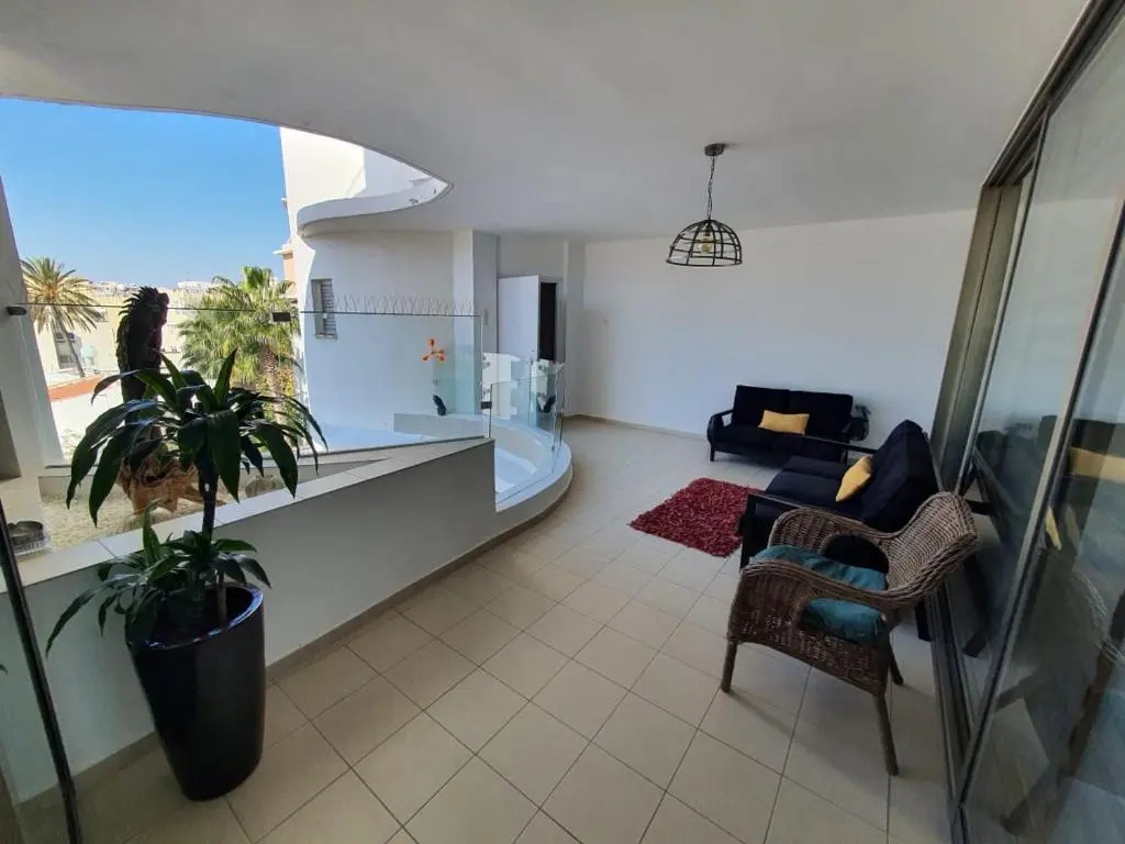 Anamor apartment 408