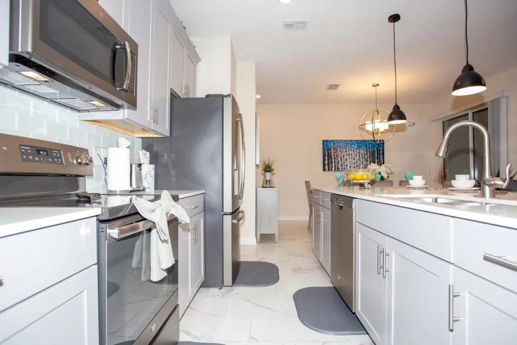 Marvelous 4 Bd w/ Pool Close to Disney 218
