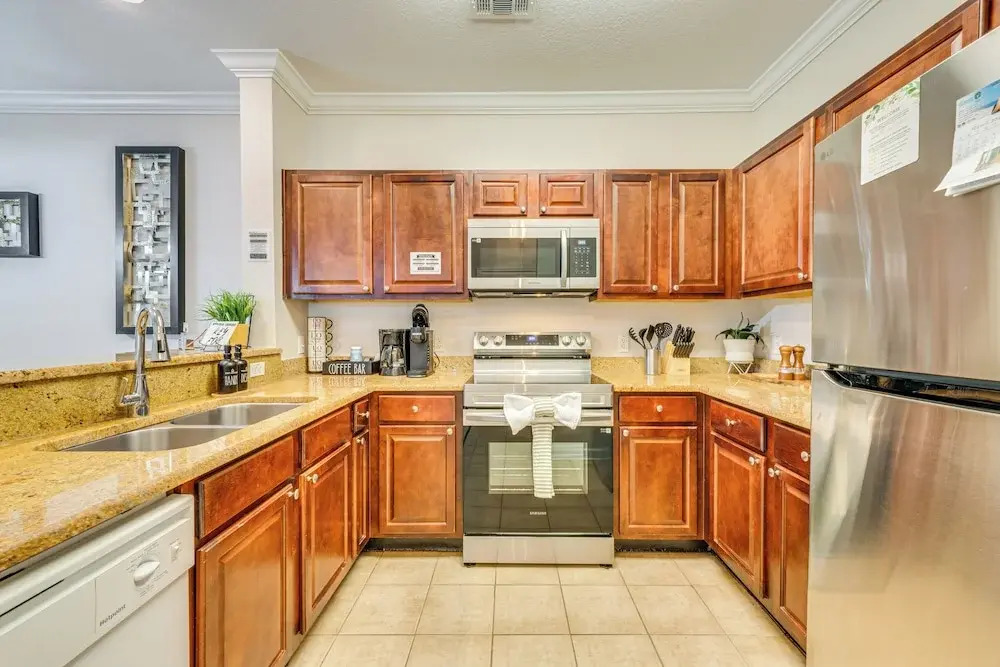 10 Mi to Disney World: Modern Condo w/ Resort Pool
