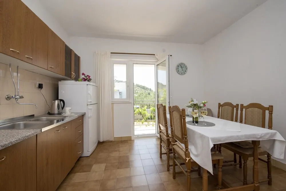 Spacious Apartment w. Balcony, big Garden & Grill
