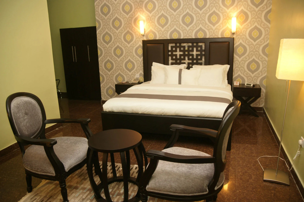 Отель Ellis Suites Limited