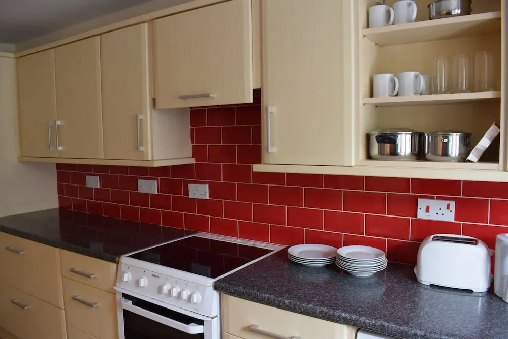 Spacious 2 Bedroom House in Bow