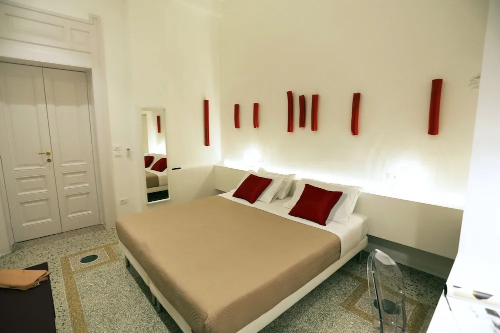 Re Ruggero Rooms