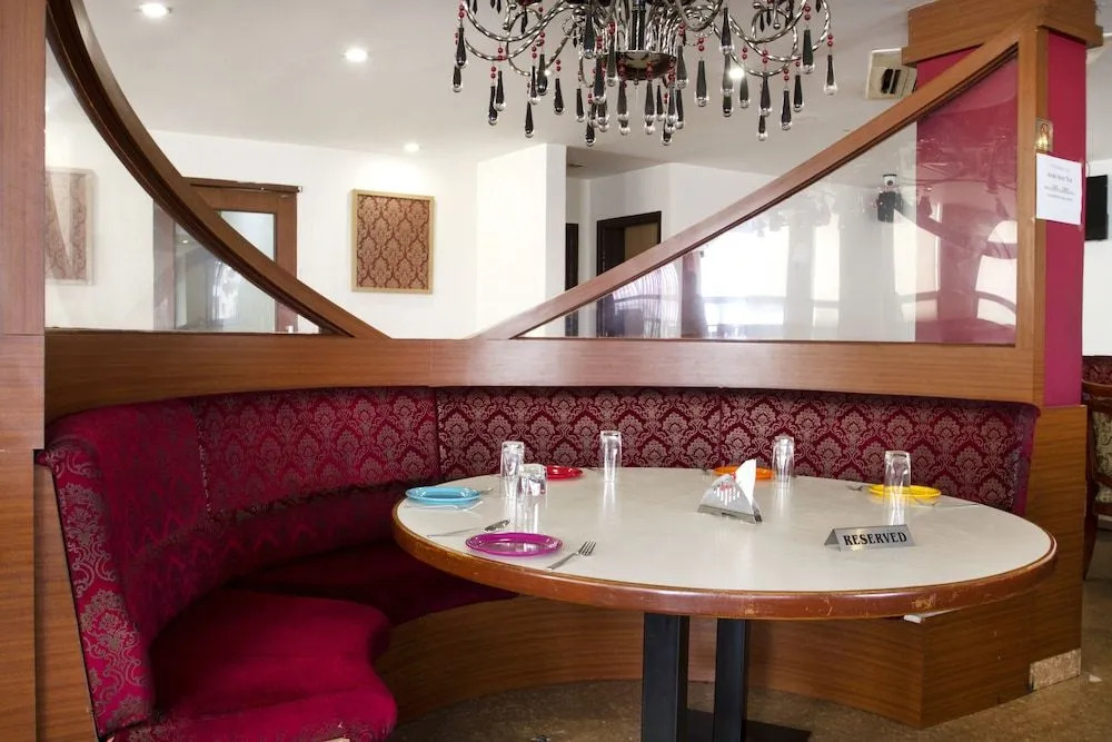 OYO 7552 Hotel SVM Grand