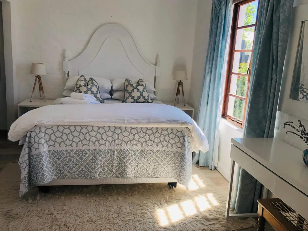 The Lily House Hermanus - Central Private Cottages