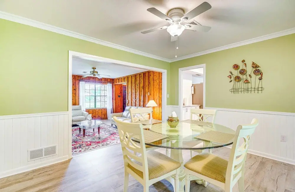 8 Mi to World Equestrian Center: Walkable Getaway