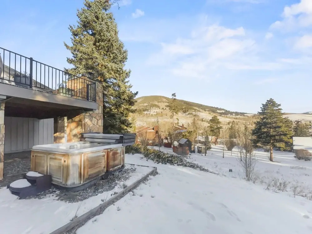 208 Tenderfoot 5 Bedroom Home by RedAwning