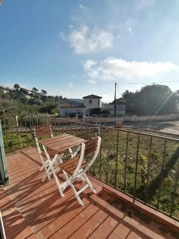 Bel appartement 76 m² dans maison avec vue mer