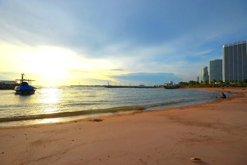 Na Jomtien Beachfront Villa