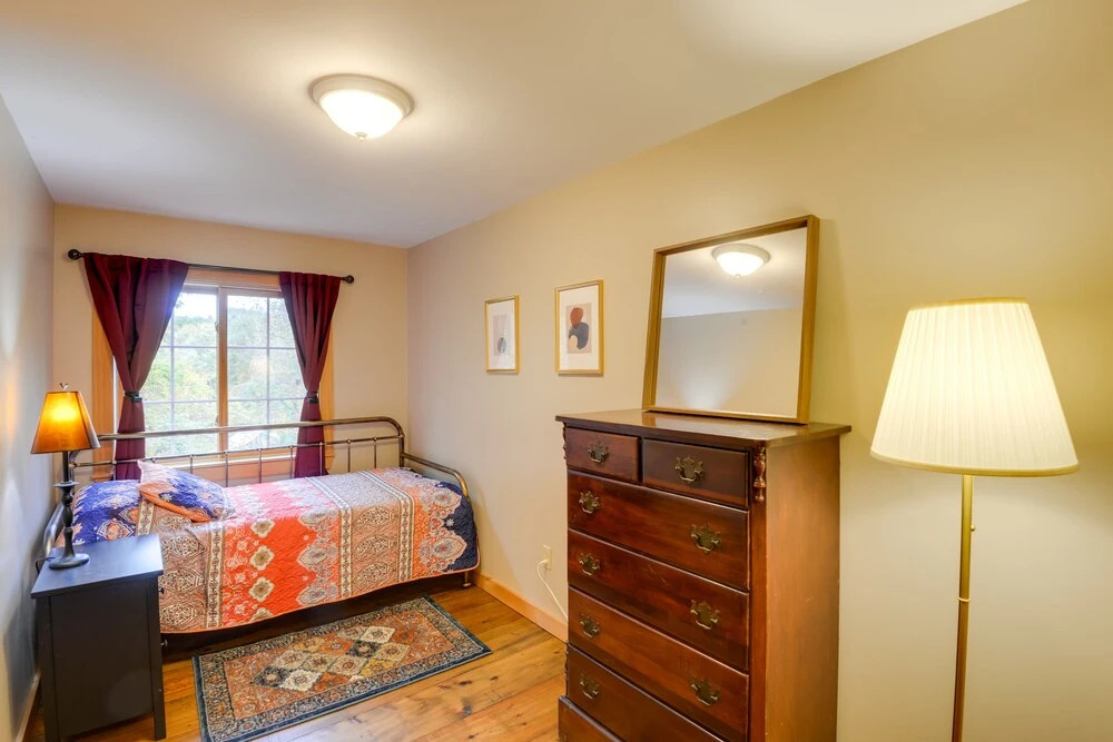 Charming Putney Home: Porch, Grill & Hiking Trails