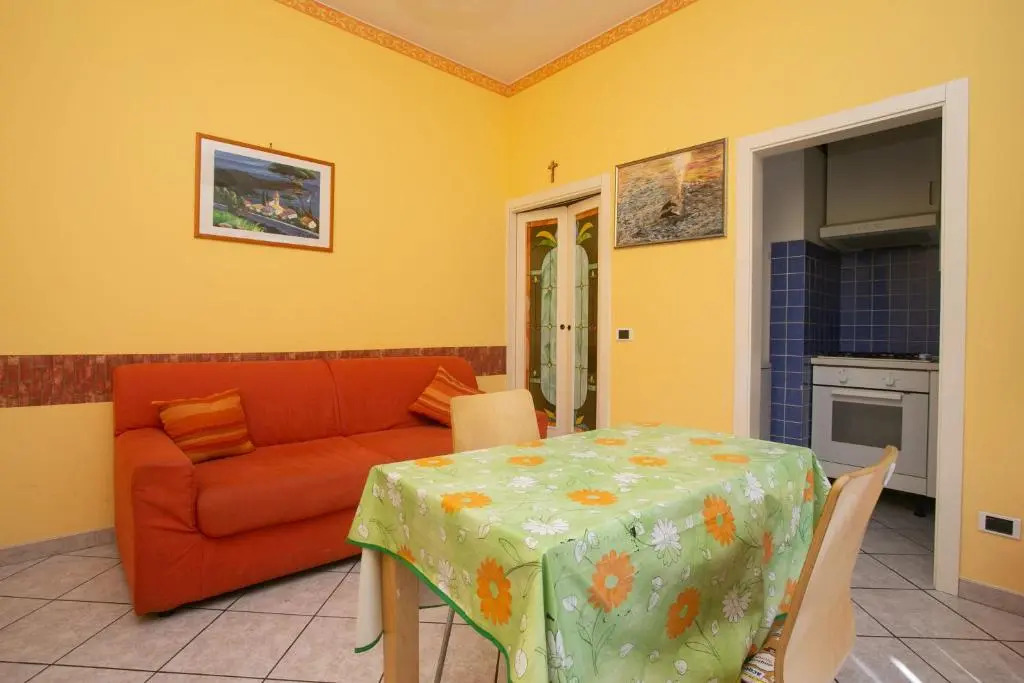 M116 - Marcelli, bilocale in centro e fronte mare