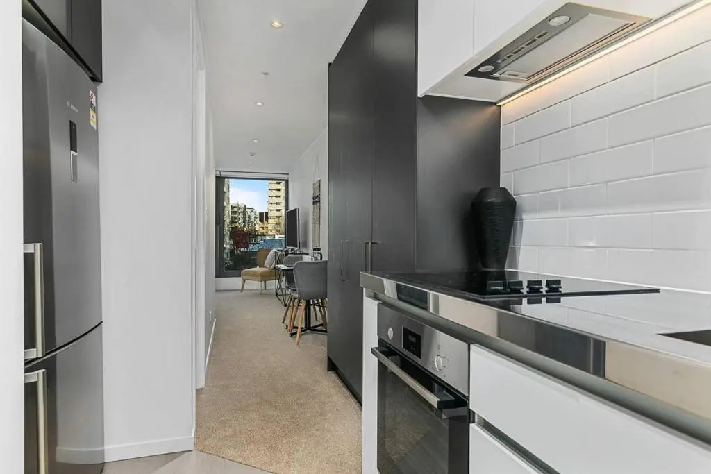 Beautifully Modern Brand New Central Apartment
