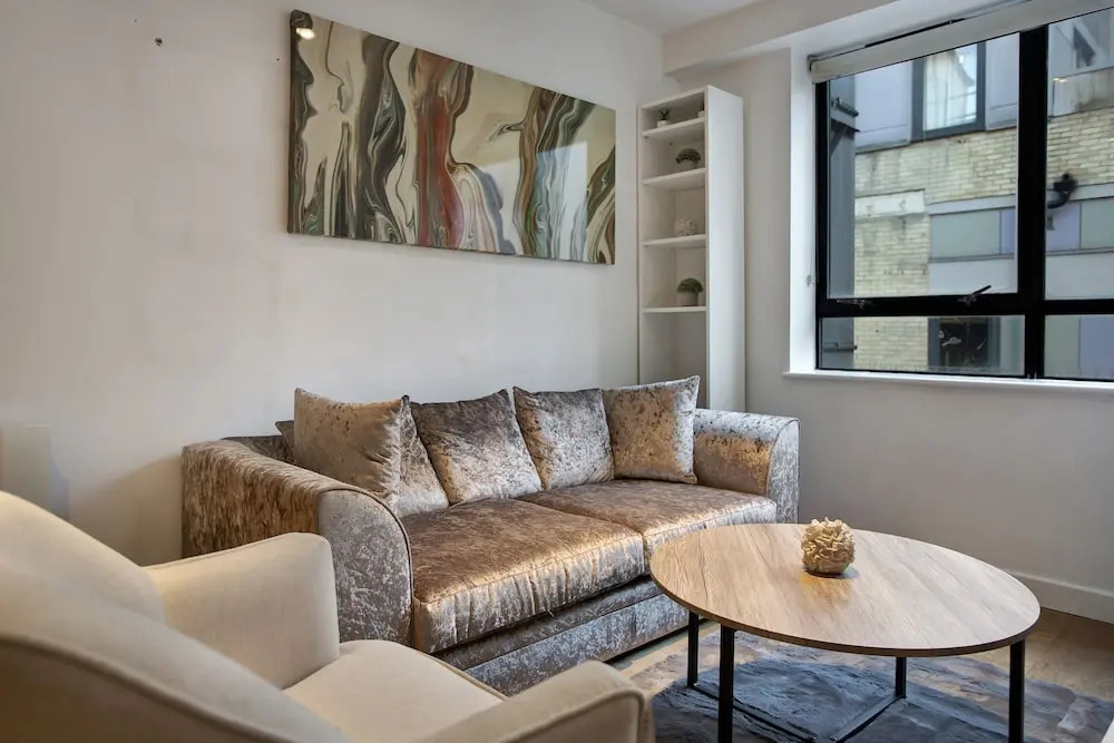 2-bed Apartment, Sleeps 4, Free Parking