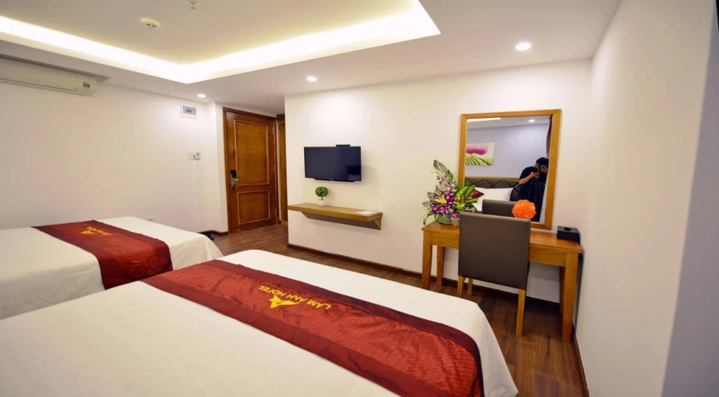 La Beach Hotel