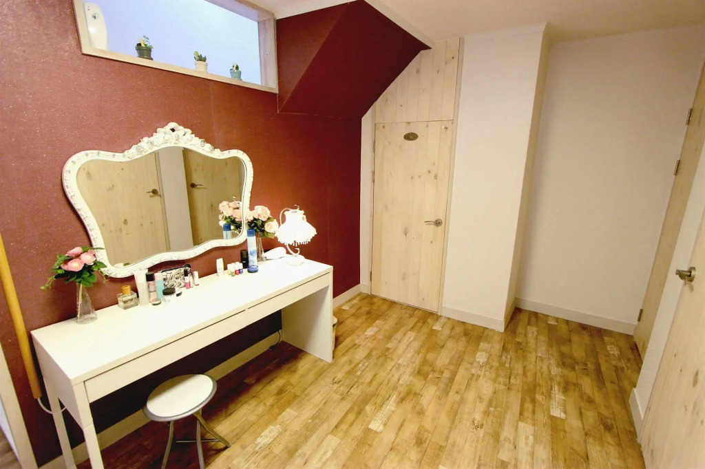Unni House