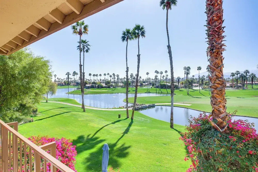 Lake, Mountain & Golf Views: Palm Valley Retreat