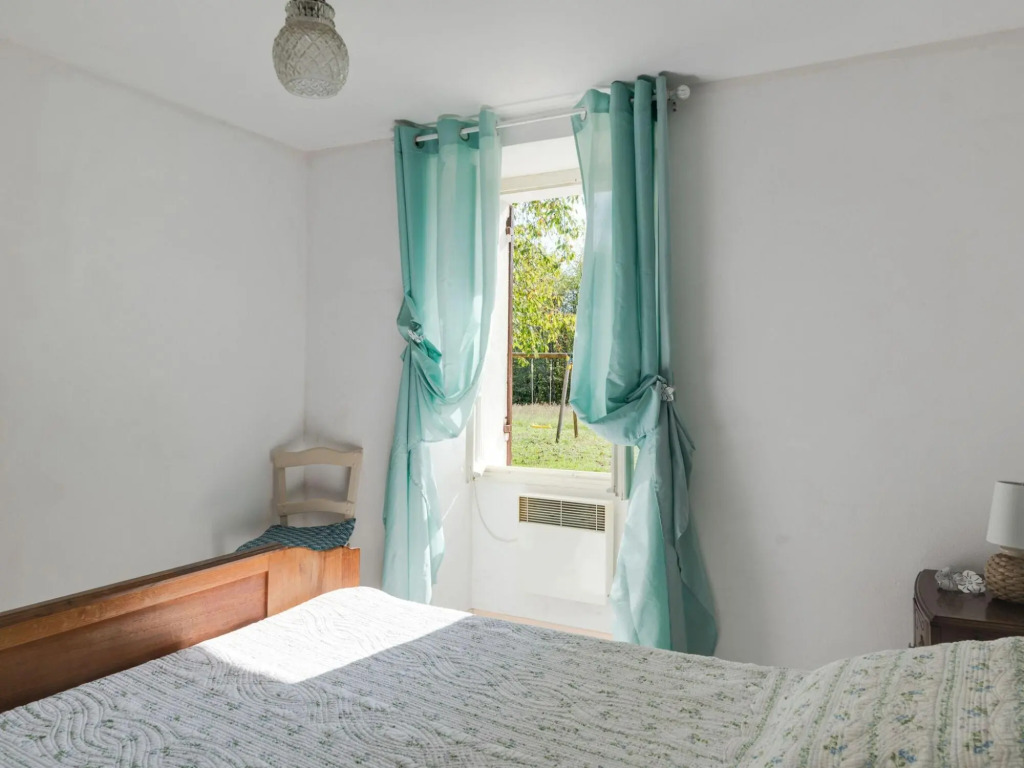 Luxurious Holiday Home in Cendrieux with Garden House