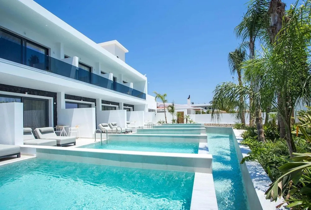Vanik Suites