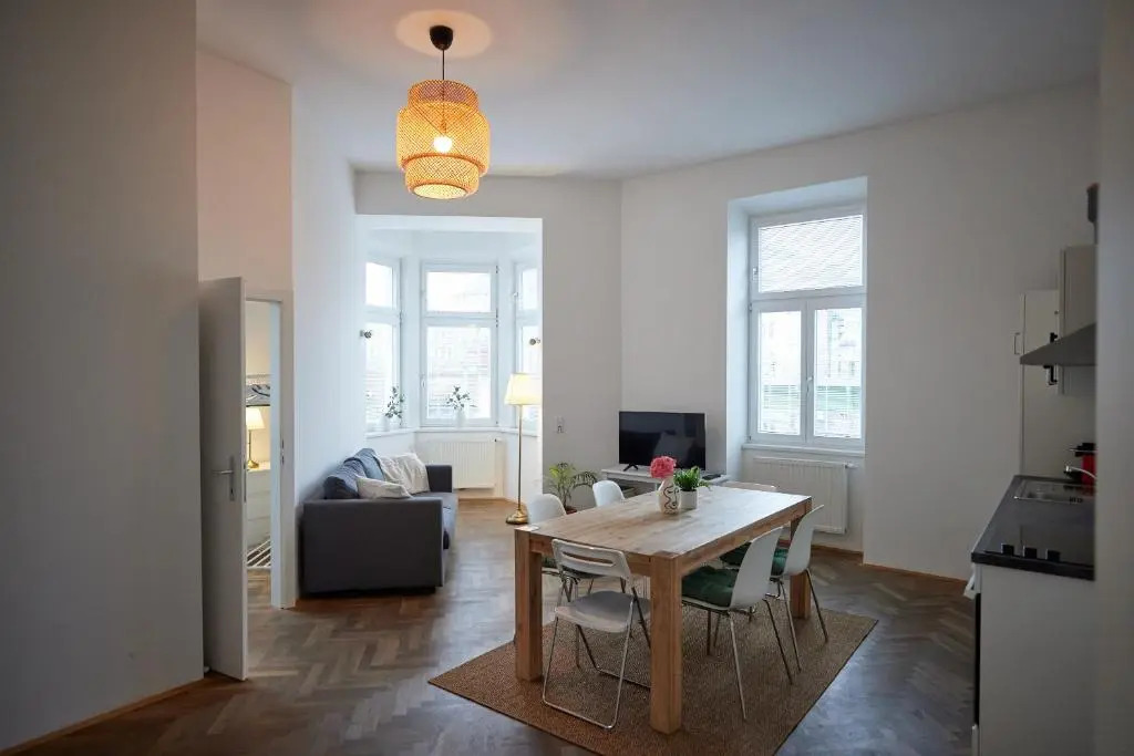 Beautiful Restored - Close To Metro - II