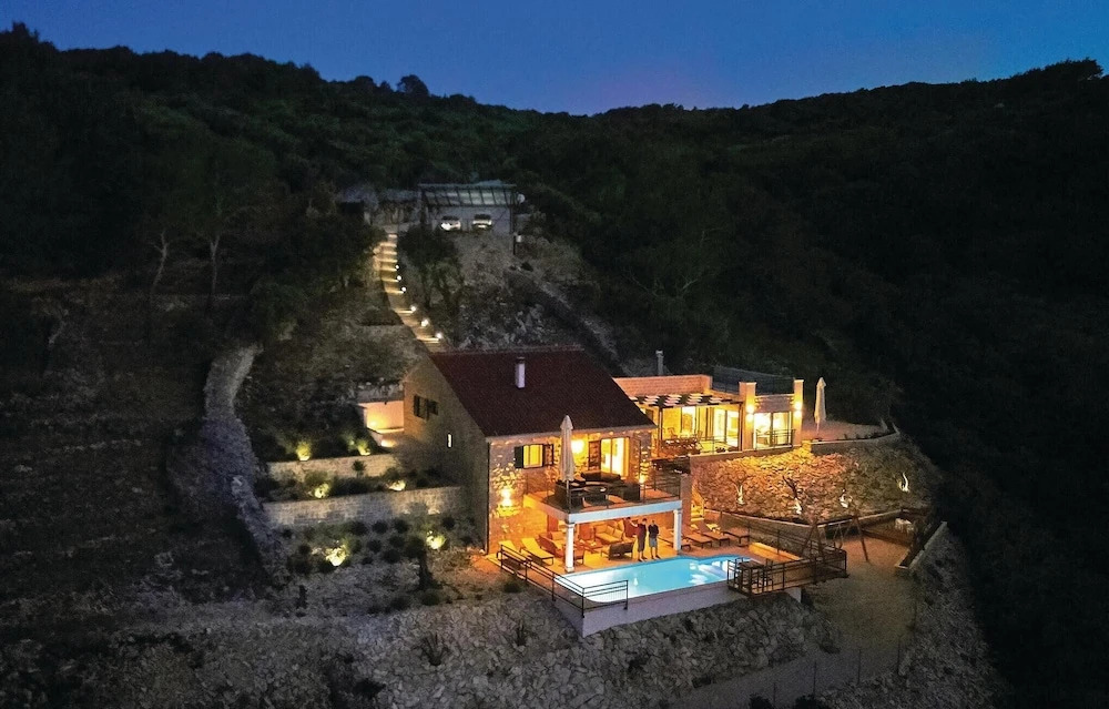 Stunning Home in Povlja With 4 Bedrooms, Wifi and Outdoor Swimming Pool