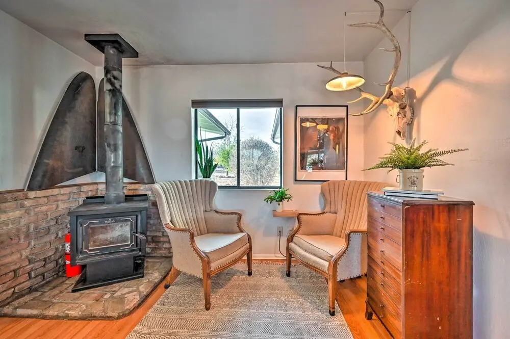 Pet-Friendly Gem w/ Treehouse: 20 Mi to Sedona