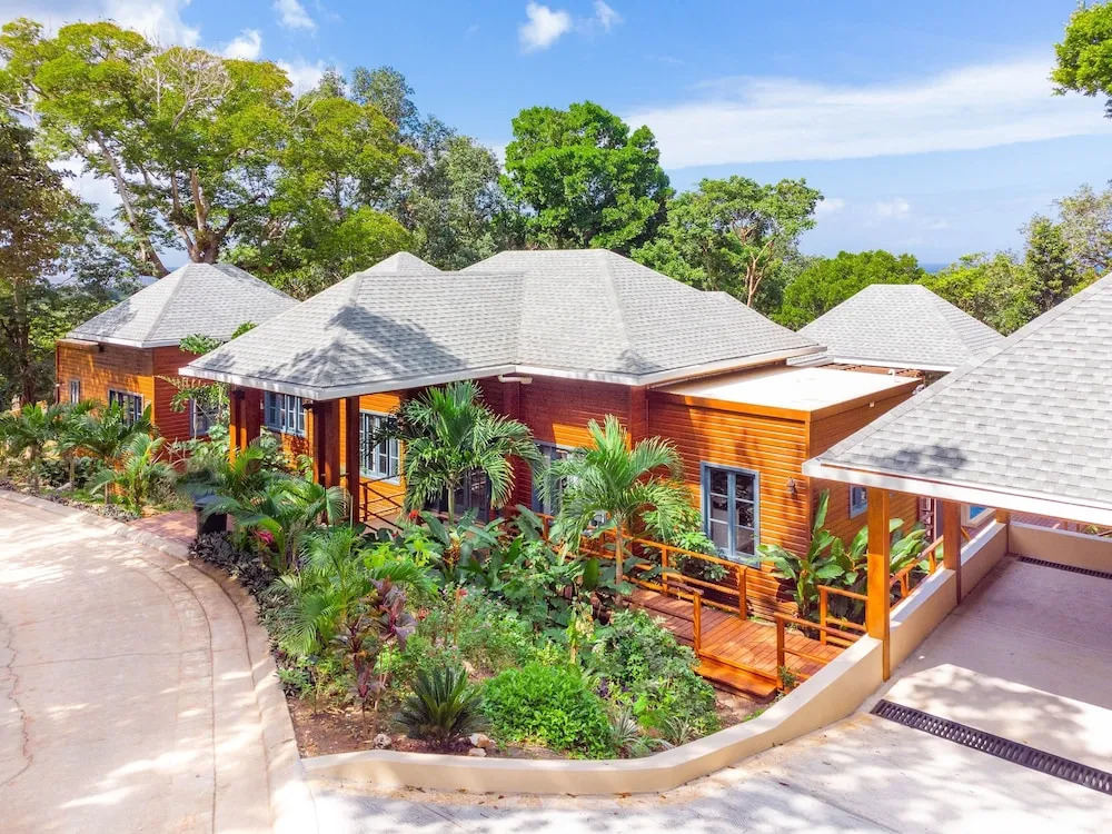 Casa Catarata 3 Bedroom Home by RedAwning