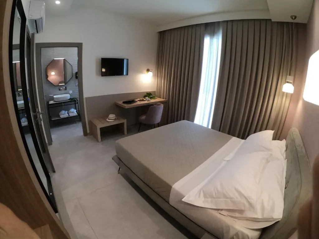 10 Catalani Rooms